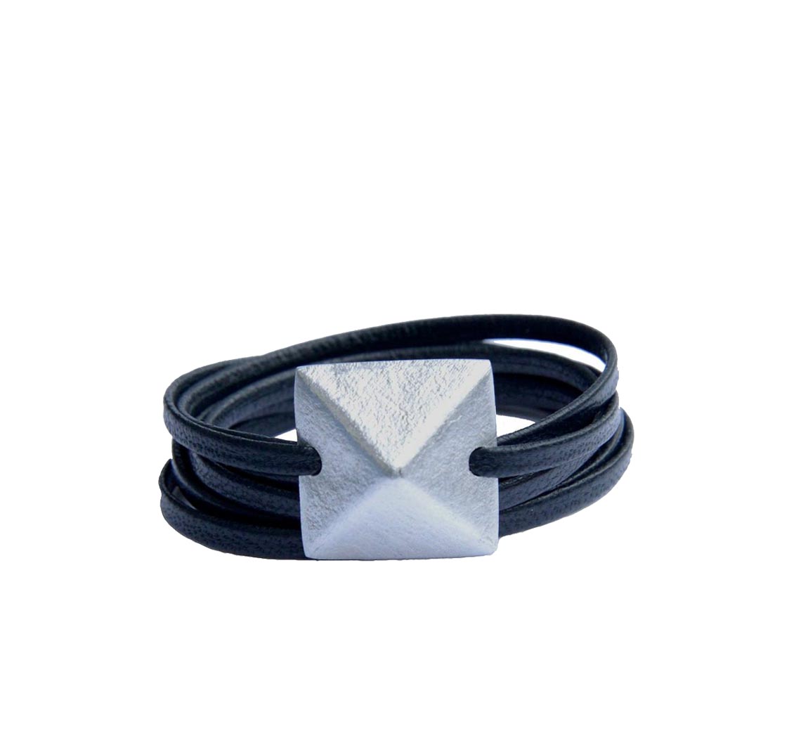  Bijoux Stud Wrap Bracelet
